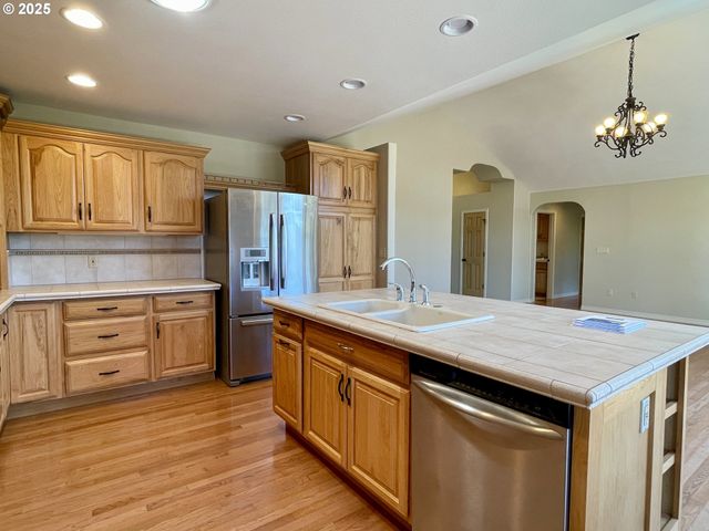 2180 HAYES St, North Bend, OR 97459