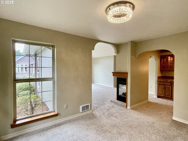 2180 HAYES St, North Bend, OR 97459