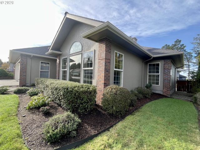 2180 HAYES St, North Bend, OR 97459