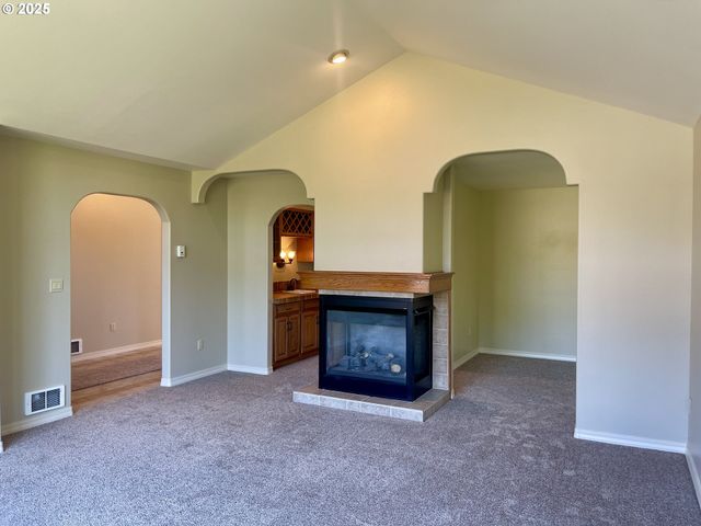 2180 HAYES St, North Bend, OR 97459