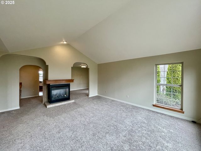 2180 HAYES St, North Bend, OR 97459