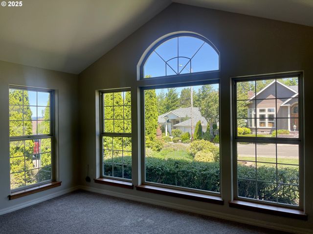 2180 HAYES St, North Bend, OR 97459