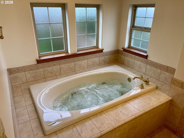 2180 HAYES St, North Bend, OR 97459