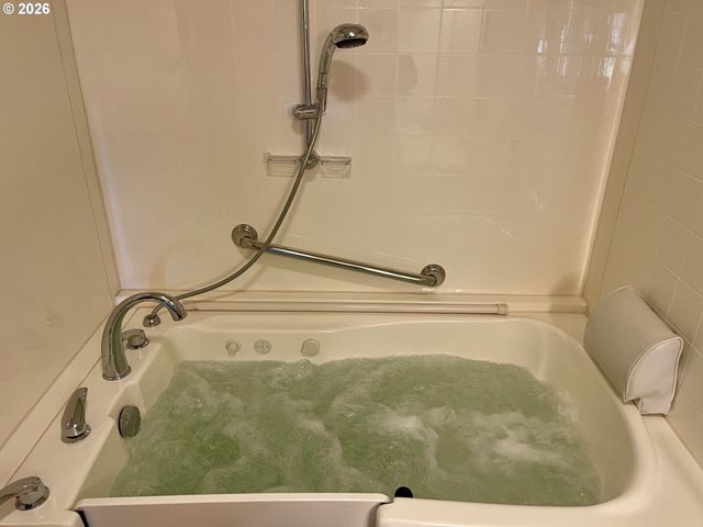 2180 HAYES St, North Bend, OR 97459