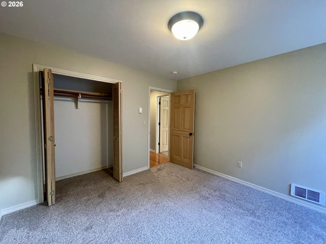 2180 HAYES St, North Bend, OR 97459