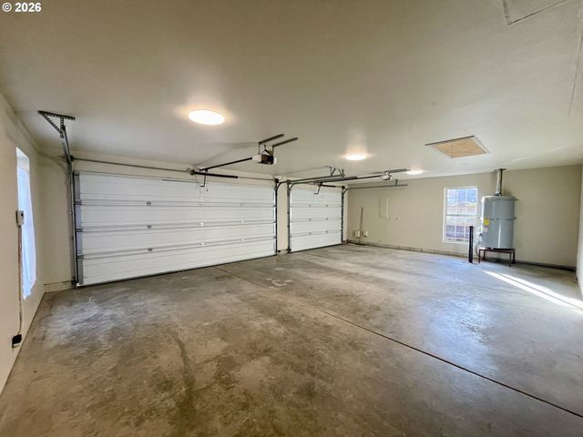 2180 HAYES St, North Bend, OR 97459