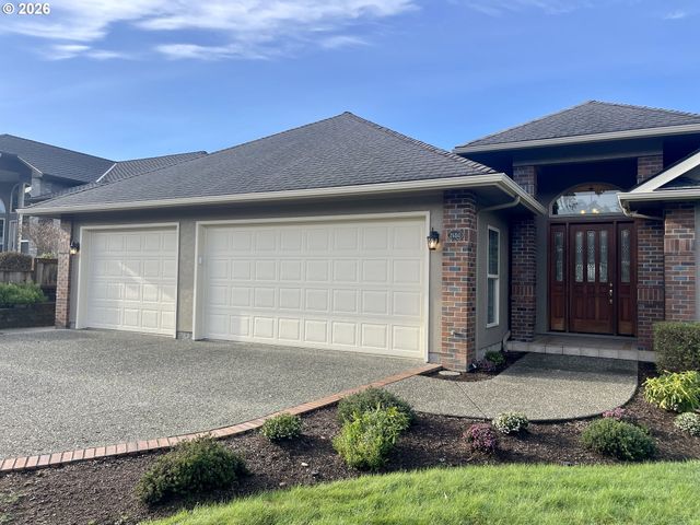 2180 HAYES St, North Bend, OR 97459