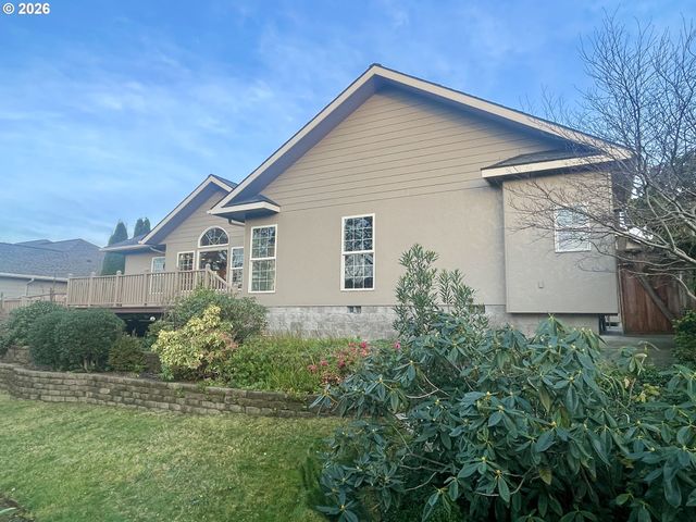 2180 HAYES St, North Bend, OR 97459