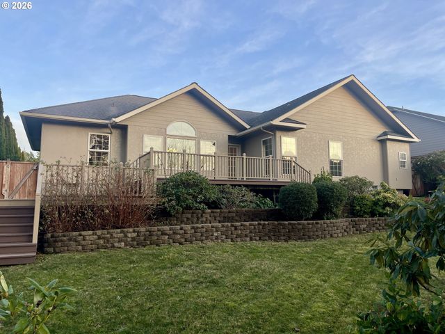 2180 HAYES St, North Bend, OR 97459