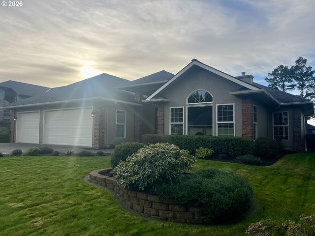 2180 HAYES St, North Bend, OR 97459