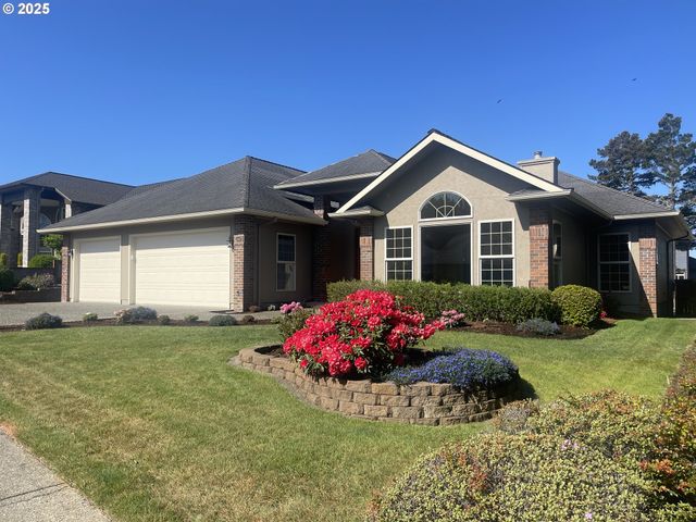 2180 HAYES St, North Bend, OR 97459