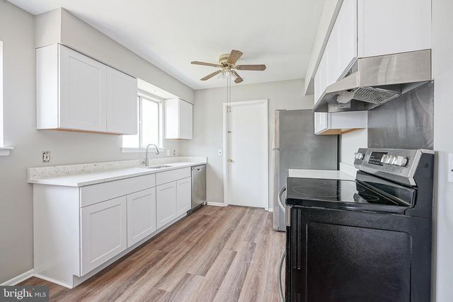 15 FOMALHAUT CT, Blackwood, NJ 08012