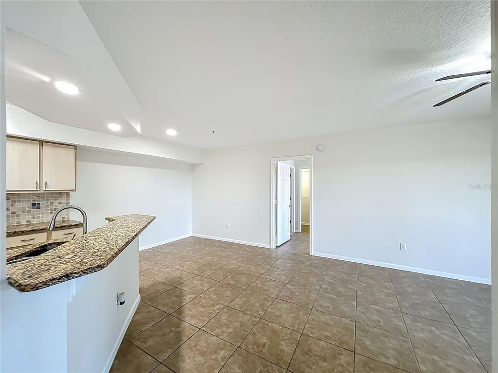 Image 16 of property listing at 12603 CREST SPRINGS LANE 1436, Orlando, FL 32828