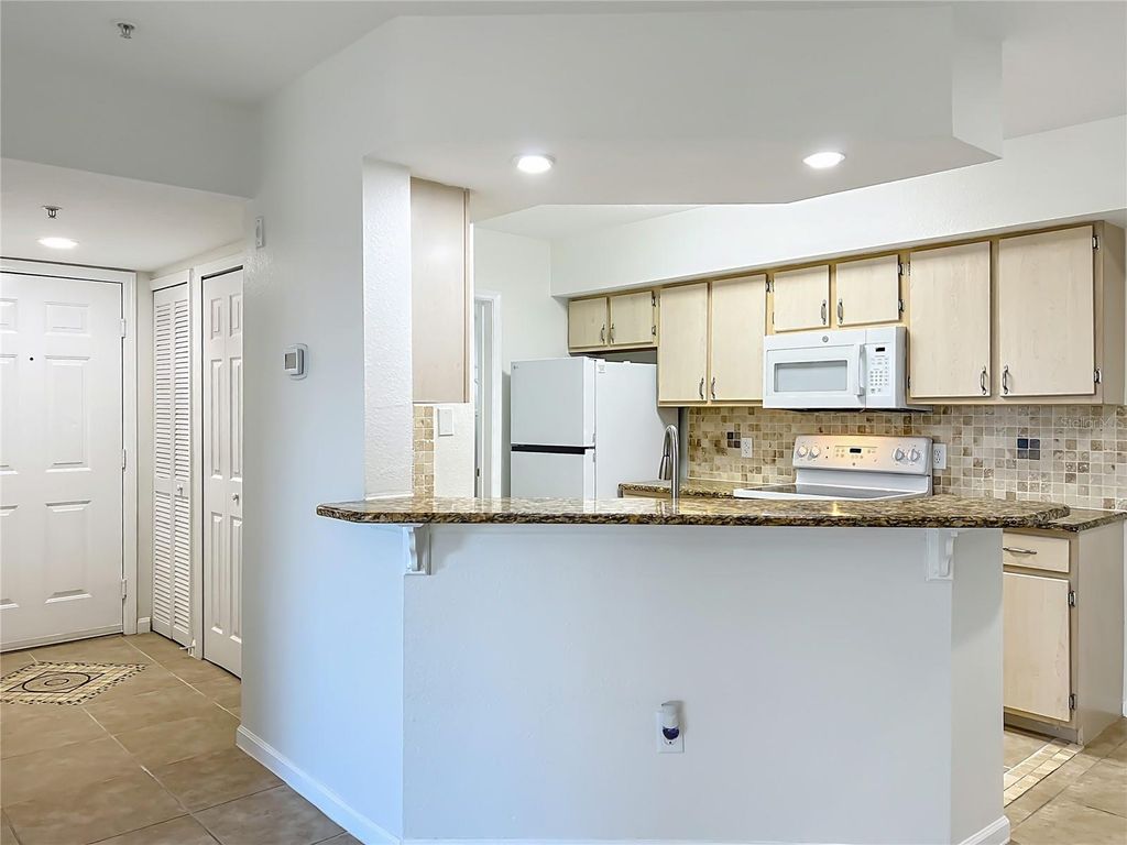 Image 17 of property listing at 12603 CREST SPRINGS LANE 1436, Orlando, FL 32828