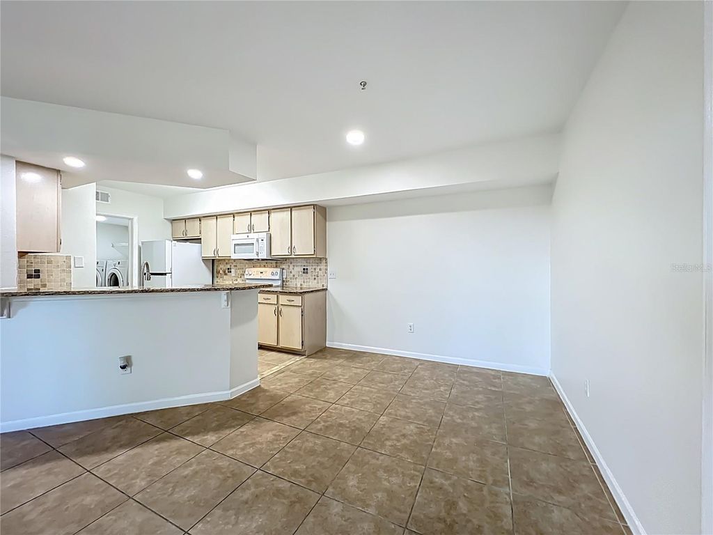 Image 18 of property listing at 12603 CREST SPRINGS LANE 1436, Orlando, FL 32828