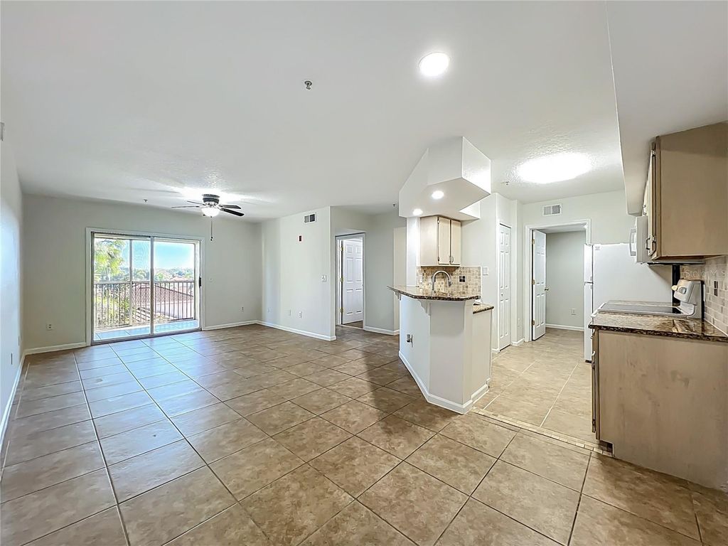 Image 20 of property listing at 12603 CREST SPRINGS LANE 1436, Orlando, FL 32828