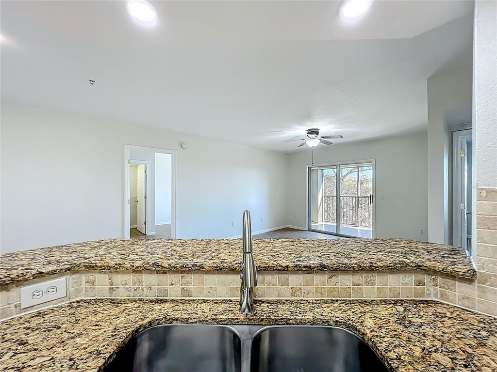 Image 23 of property listing at 12603 CREST SPRINGS LANE 1436, Orlando, FL 32828