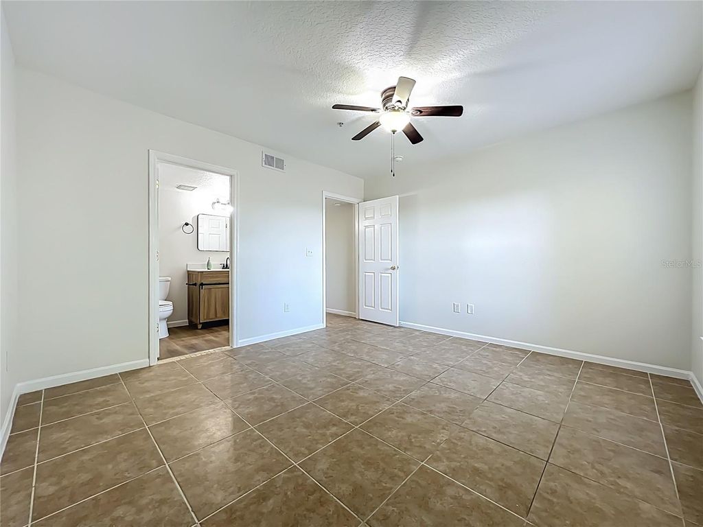 Image 25 of property listing at 12603 CREST SPRINGS LANE 1436, Orlando, FL 32828
