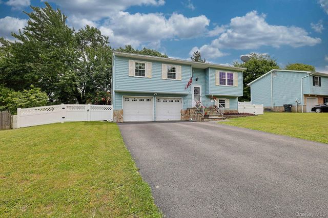 105 Bodle Circle, Maybrook, NY 12543