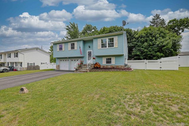 105 Bodle Circle, Maybrook, NY 12543