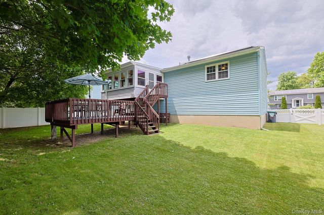 105 Bodle Circle, Maybrook, NY 12543