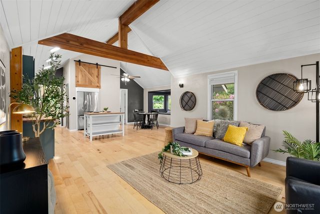6096 E Collins Road, Port Orchard, WA 98366