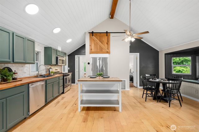 6096 E Collins Road, Port Orchard, WA 98366