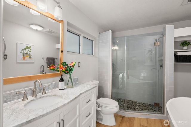 6096 E Collins Road, Port Orchard, WA 98366