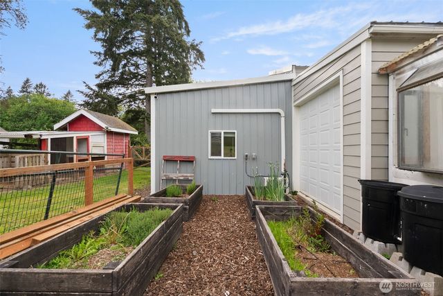 6096 E Collins Road, Port Orchard, WA 98366