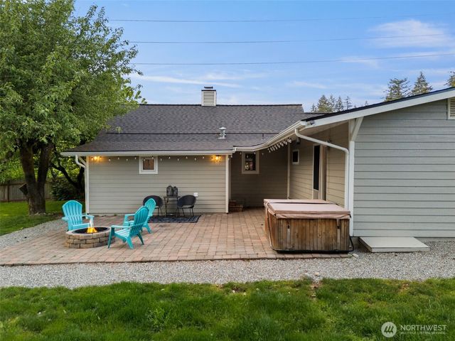 6096 E Collins Road, Port Orchard, WA 98366