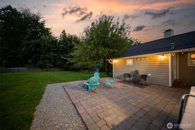 6096 E Collins Road, Port Orchard, WA 98366