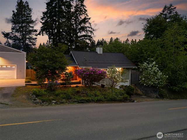 6096 E Collins Road, Port Orchard, WA 98366