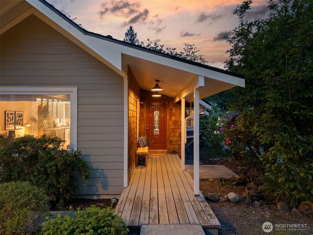 6096 E Collins Road, Port Orchard, WA 98366