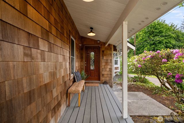 6096 E Collins Road, Port Orchard, WA 98366