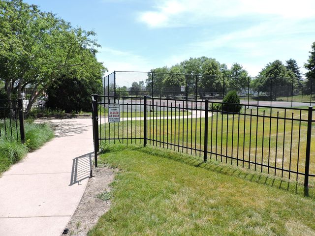 2480 Frost Drive, Aurora, IL 60503