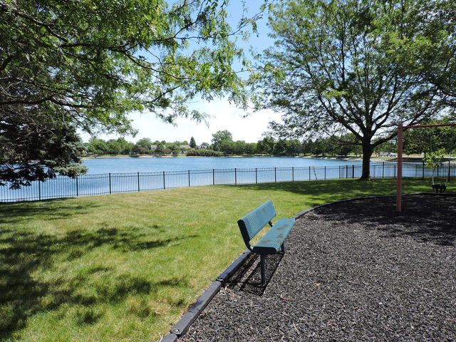 2480 Frost Drive, Aurora, IL 60503