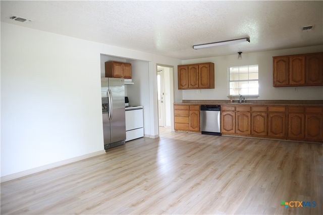 707 Old Seguin Luling, Seguin, TX 78155