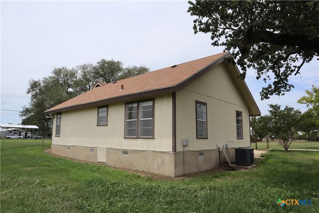 707 Old Seguin Luling, Seguin, TX 78155