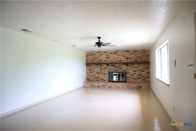 707 Old Seguin Luling, Seguin, TX 78155