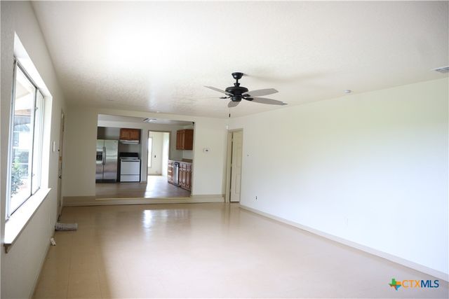 707 Old Seguin Luling, Seguin, TX 78155