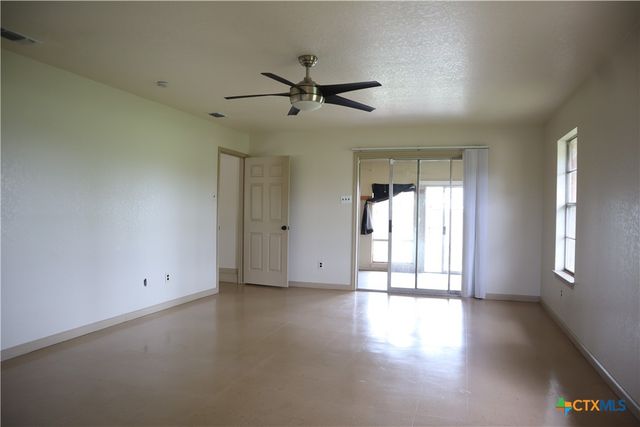 707 Old Seguin Luling, Seguin, TX 78155