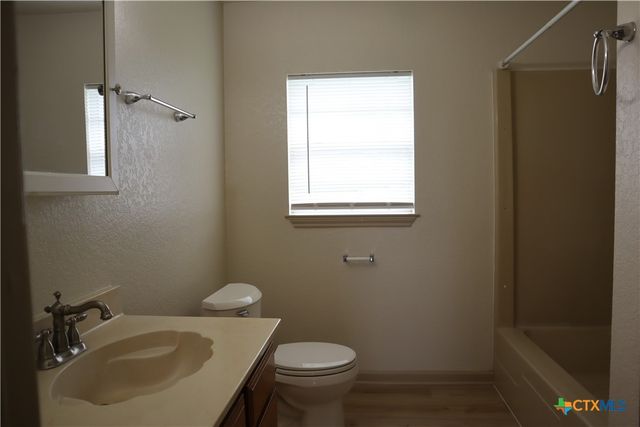 707 Old Seguin Luling, Seguin, TX 78155