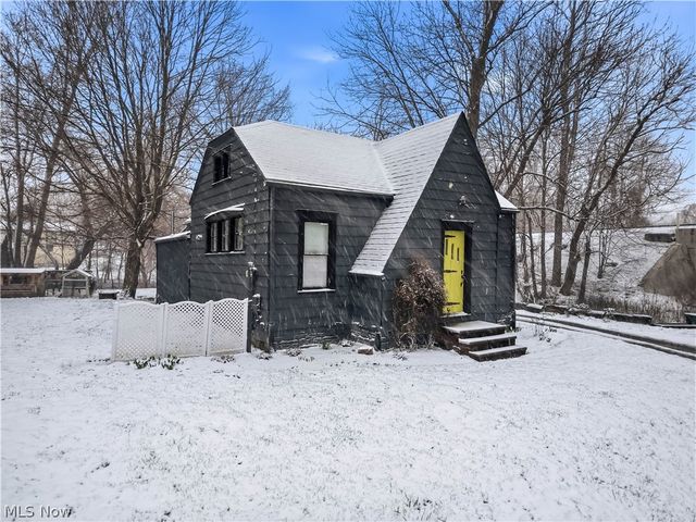 23042 South Street, Homeworth, OH 44287