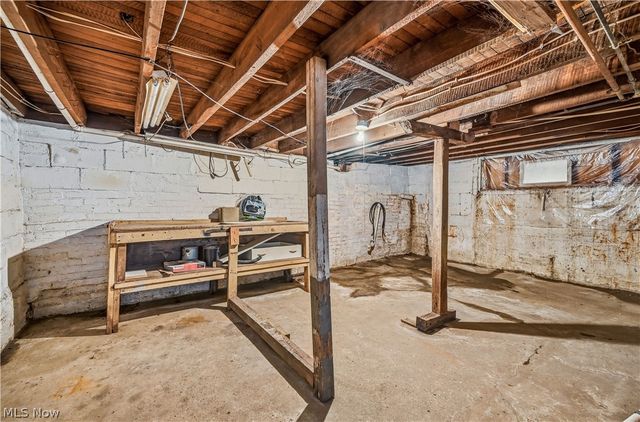 23042 South Street, Homeworth, OH 44287