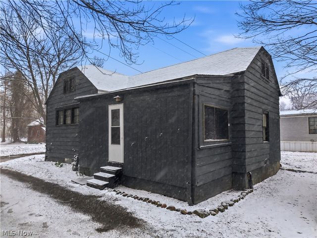 23042 South Street, Homeworth, OH 44287