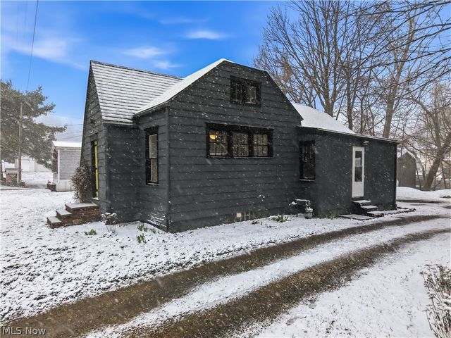 23042 South Street, Homeworth, OH 44287