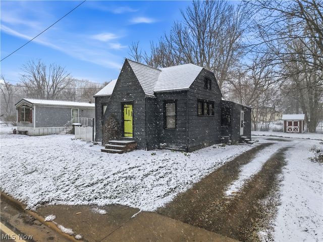 23042 South Street, Homeworth, OH 44287