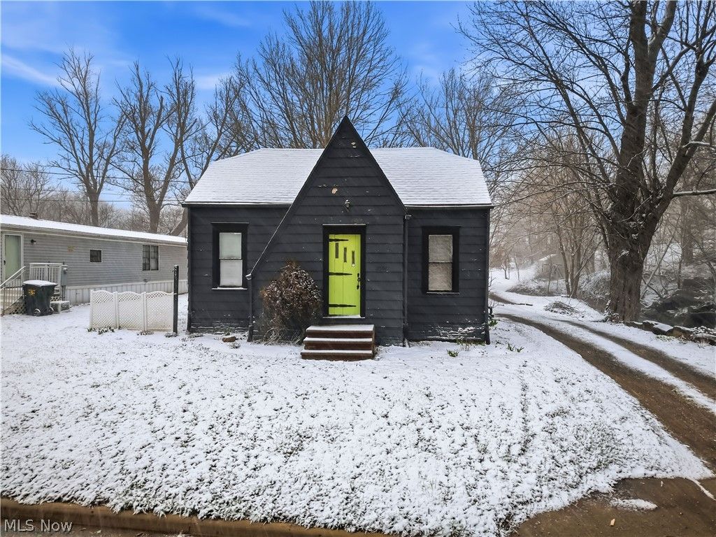 23042 South Street, Homeworth, OH 44287