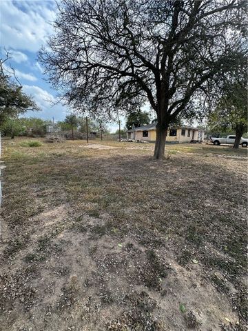 127 Lake St, Mathis, TX 78368