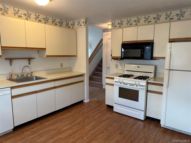 24 Olde Wagon Road, Warwick, NY 10990
